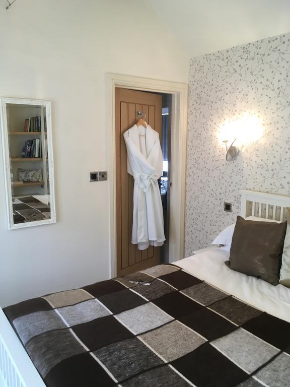 The Bluebell Hotel Helpston Buitenkant foto