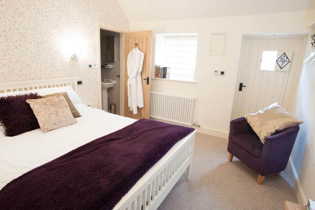 The Bluebell Hotel Helpston Buitenkant foto
