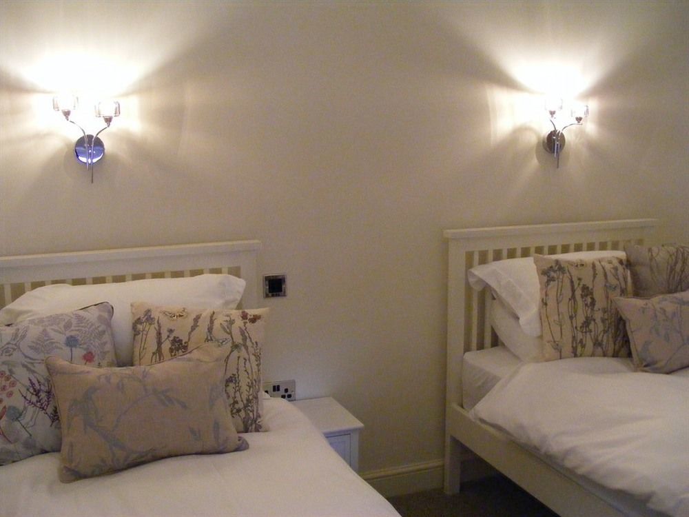 The Bluebell Hotel Helpston Buitenkant foto