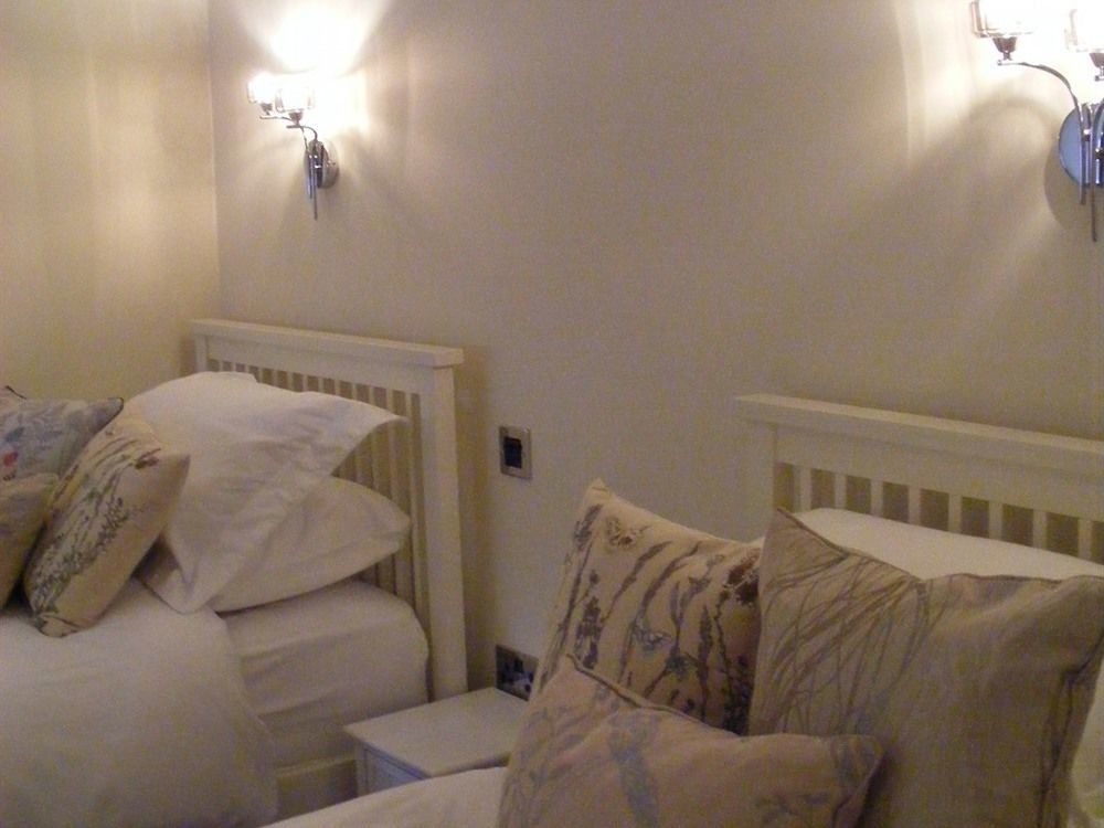 The Bluebell Hotel Helpston Buitenkant foto