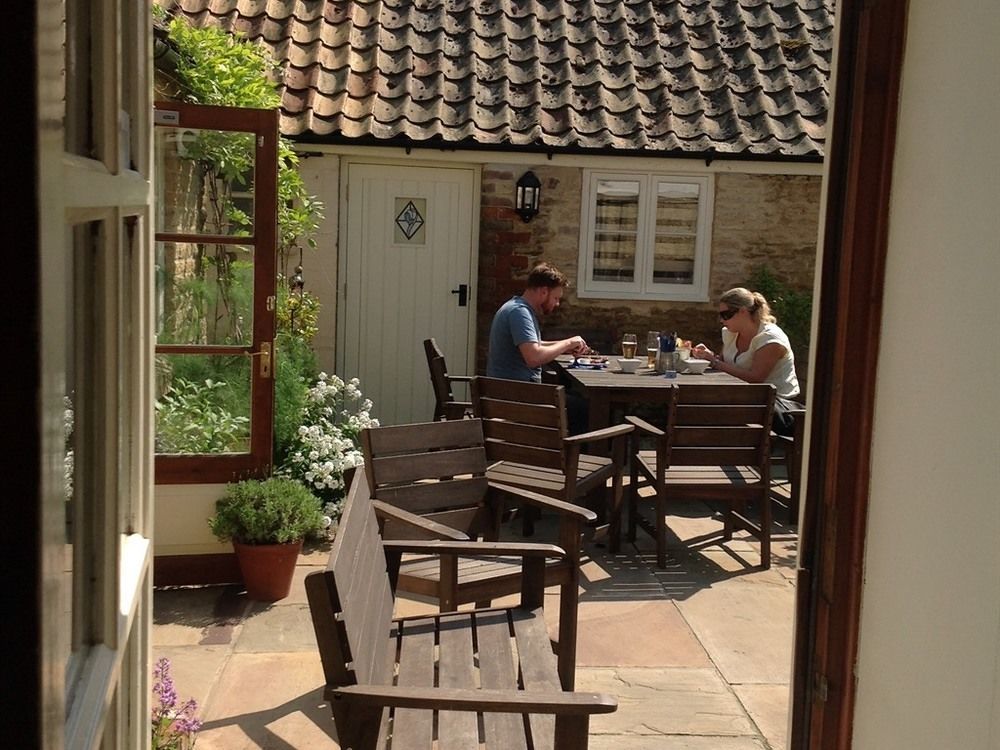 The Bluebell Hotel Helpston Buitenkant foto